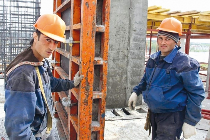 Дар Вологда манъи санади фаъолияти муҳоҷирон дар сохтмон бекор шуд