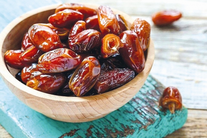 7 фоидаи бо хурмо кушодани рӯза