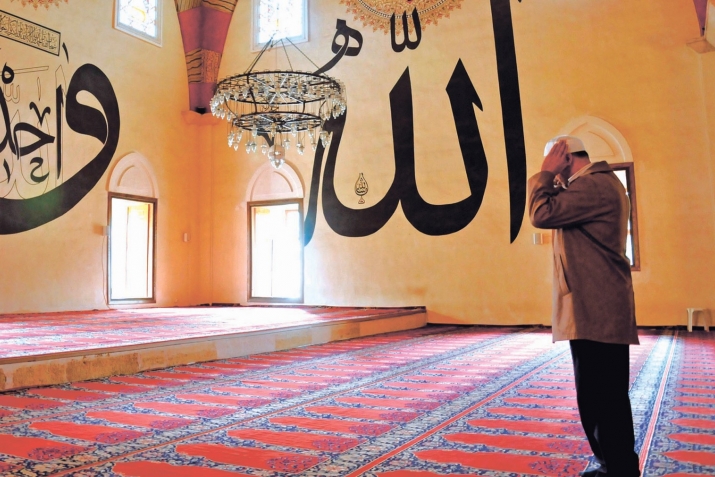 Аллагьу Тааьлайиз гъаршу махьан