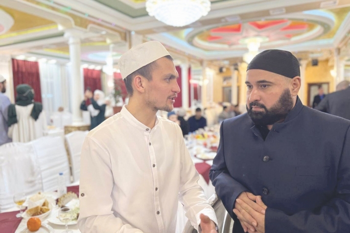 «Һау бул, изгелектәр айы, ҡәҙерле ай Рамаҙан!..»