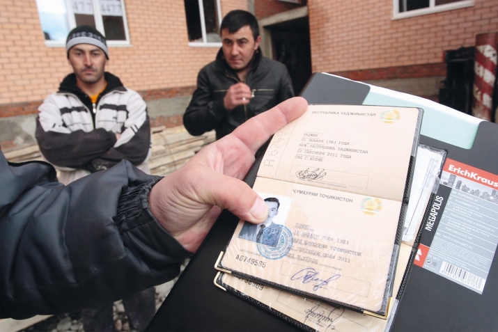 ВКД: Муҳоҷирон бояд ҳуҷҷатҳои худро сари вақт расмӣ кунанд