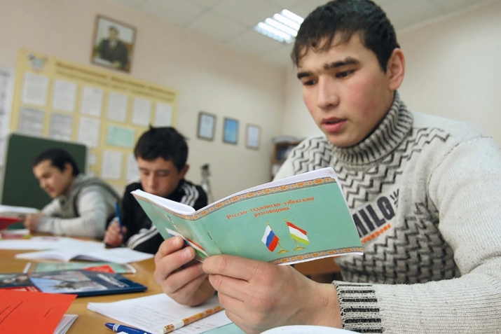 Кӯдакони муҳоҷир 3 бор аз имтиҳон афтанд, ба Тоҷикистон фиристода мешаванд?