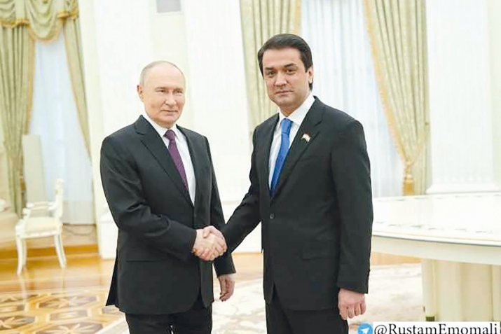 Рустами Эмомалӣ ва Владимир Путин масъалаи муҳоҷиратро баррасӣ карданд