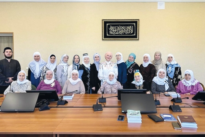 Мәчет каршындагы курслар мөгаллимнәренә сертификатлар тапшырылды