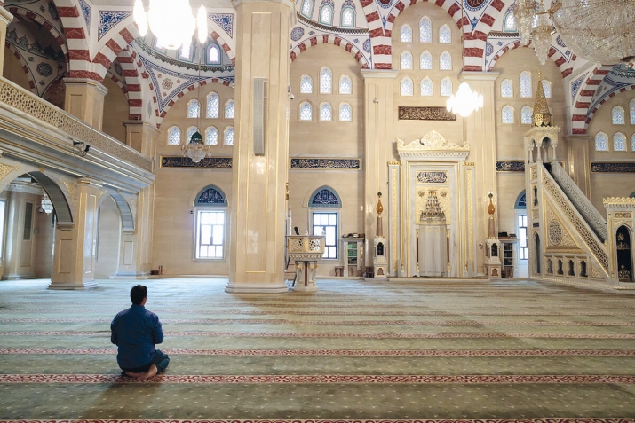 Аллагь Тааладиз гьуьрмет авунин эдебар