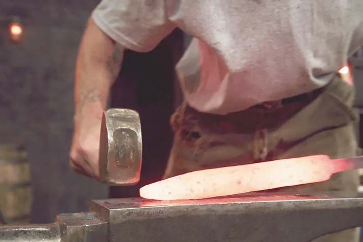 Чәкиҹлә зиндан арасында