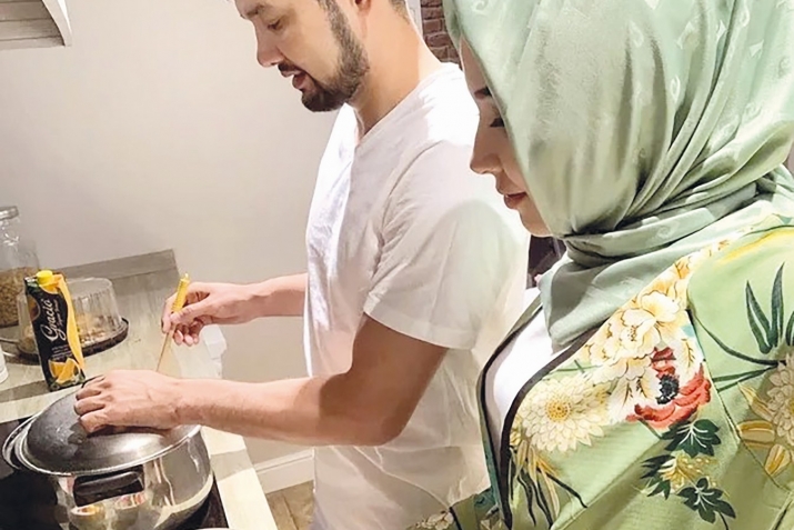 Къатынын сюеген ва гьюрметлейген эр женнетге гирерми?