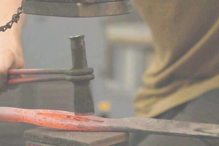 Чәкиҹлә зиндан арасында