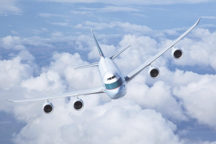 Why planes do not fly in a straight line