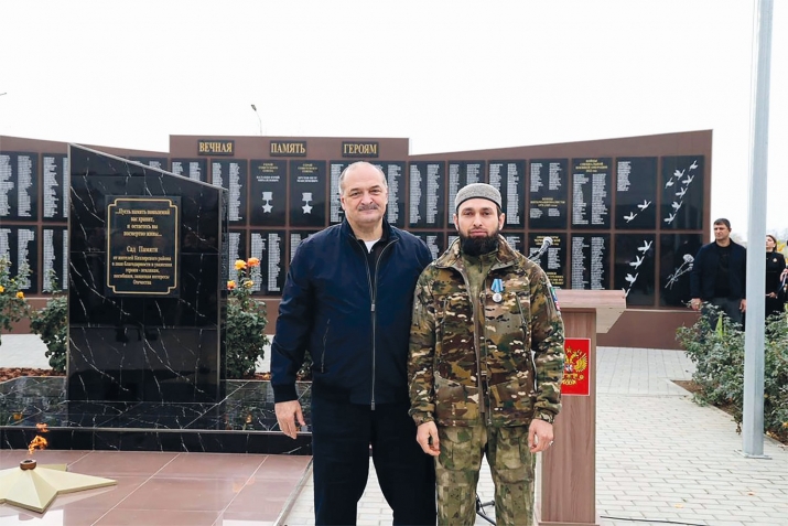 Муфтияталъул вакиласе ва «Каспий» батальоналъул вукӀарав имамасе медалал кьуна