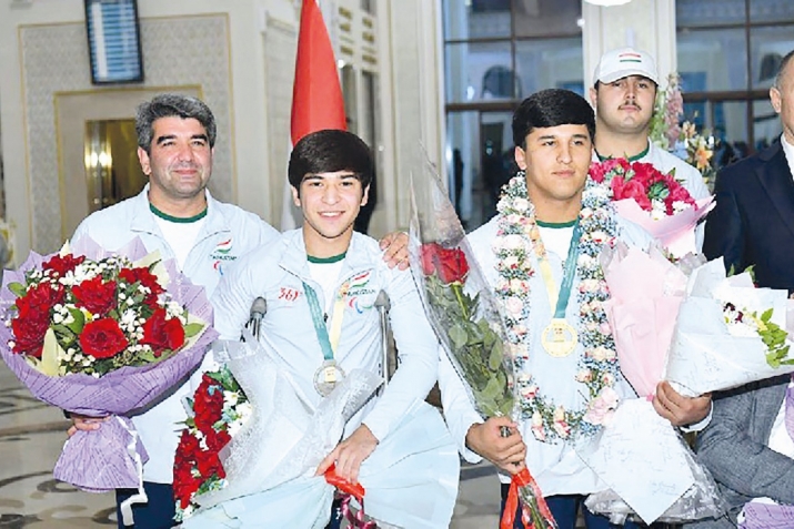 Муштзанҳои тоҷик аз Дубай ба Ватан баргаштанд