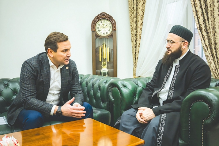 Мөфти Камил хәзрәт Апас районы башлыгы белән очрашты