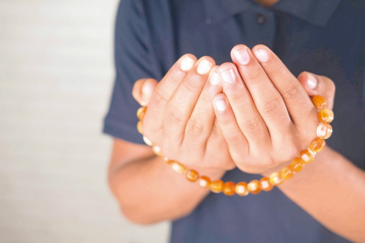 Есибизге узатылгъан къоллар