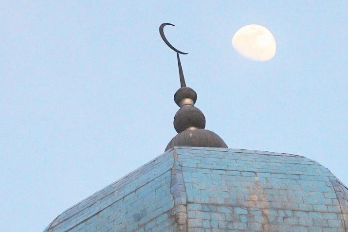 AY ALTINDA HƏYAT: MÜSƏLMAN TƏQVİMİNİN XÜSUSİYYƏTLƏRİ