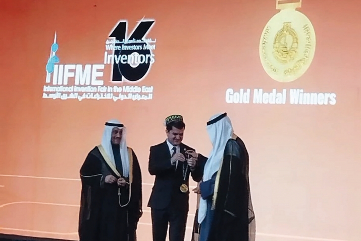 Табиби ҷавони тоҷик дар Кувайт ду медал ба даст овард