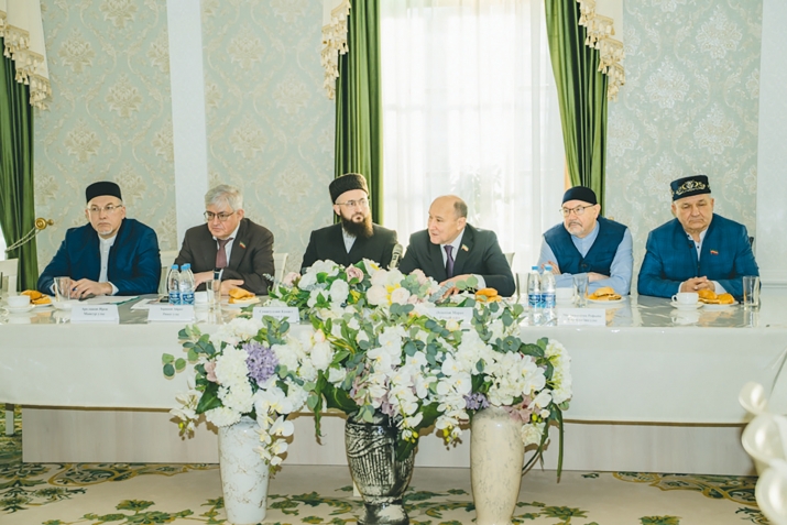 Казанда мәчет каршындагы татар теле курслары турында семинар узды