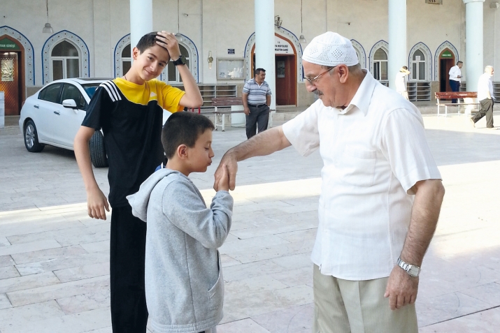 Диде-бубадиз гьуьрмет авунин эдебар