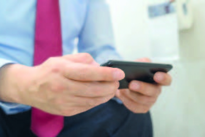 Гьяжатханайиз гъягъбакан ва думу вахтна телефон ишлетмиш апlбакан