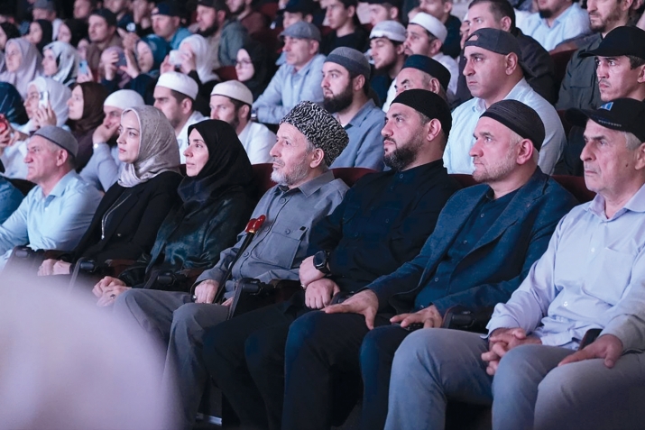 «Аварагасул ﷺ ирс» фильмалъул цебелъей 