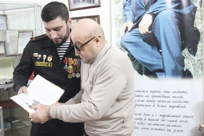 Халкъы булангъы шаир