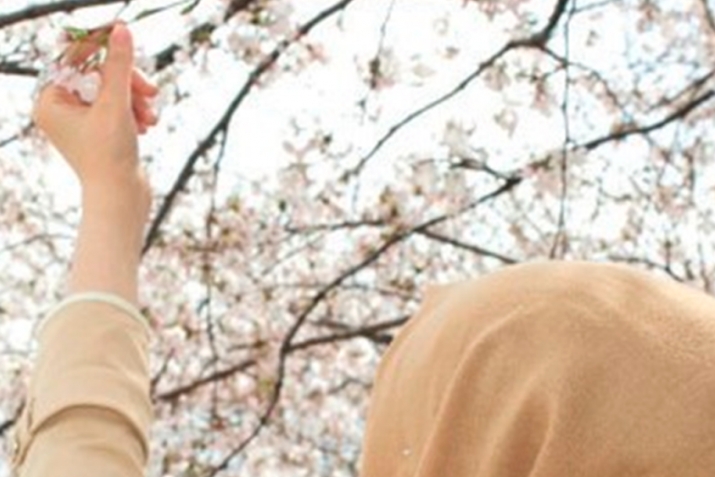 Awrat of a Muslim woman before a Muslimah and a non-Muslimah