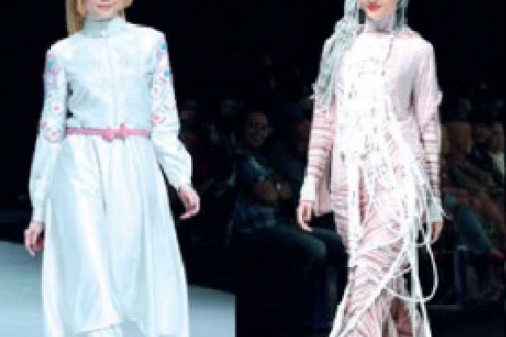 Woman’s dress drawing attention